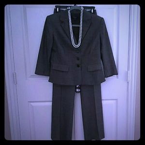 Ann Taylor Grey Suit (Size 8)